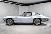 Chevrolet Corvette Stingray SPLIT WINDOW MANUAL FUELIE. FULL RESTO. MATCHING NUMBERS. IMMACULATE. 8