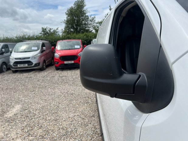Peugeot Expert MWB L2H1 Professional 2700 Air Con Sensors Tow Bar EURO 6 NO VAT 20