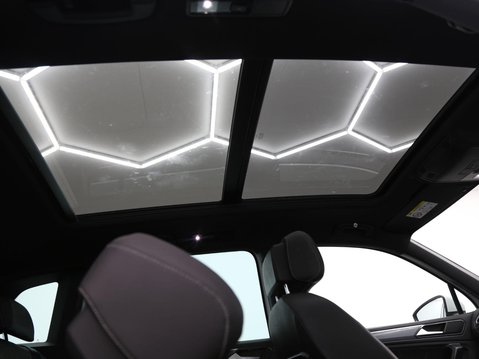 Volkswagen Tiguan 2.0 TDI BlueMotion Tech R-Line DSG Euro 6 (s/s) 5dr 24