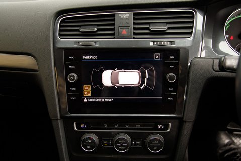 Volkswagen Golf E-GOLF 28