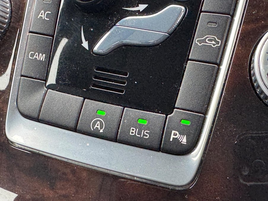 2015 Volvo V70 — image 27