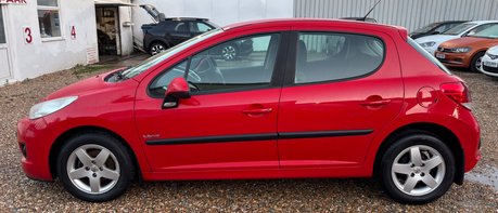 Peugeot 207 VERVE.. 9 SERVICES.. INCLUDING CAMBELT.. LOW INSURANCE.. PERFECT FIRST CAR  1