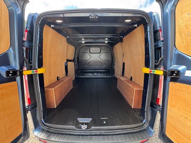 Ford Transit Custom AUTO SWB [SOLD KH] L1H1 Low Roof Limited 280 Air Con Alloys Cruise Sensors 9