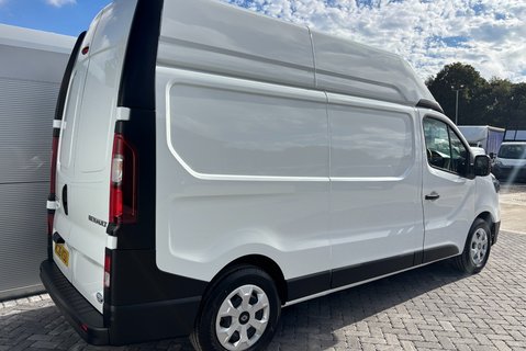 Renault Trafic LH30 Advance 150ps dCi Panel Van 3