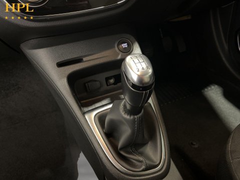 Renault Captur 1.5 dCi ENERGY Iconic SUV 5dr Diesel Manual Euro 6 (s/s) (90 ps) 17