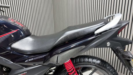 Honda CB GLR125 2018 ONLY 8K MOT OCTOBER 2027 125CC LEARNER BIKE 39