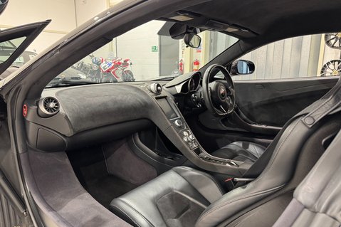 McLaren MP4-12C V8 16