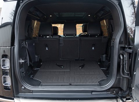 Land Rover Defender 110 X P400 33