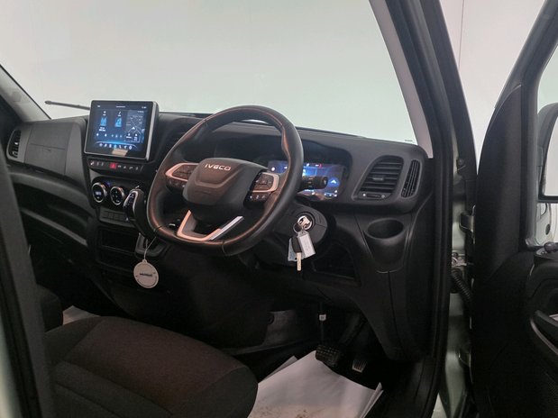 Iveco Daily Daily 2.3 35S16A8 Business Dropside 3750 WB Hi-Matic 17