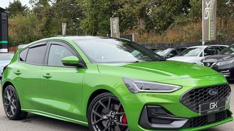 Ford Focus ST -PAN ROOF -PARKING/PERFORMANCE/ASSIST PACKS -HUD -B&O - MEAN GREEN 