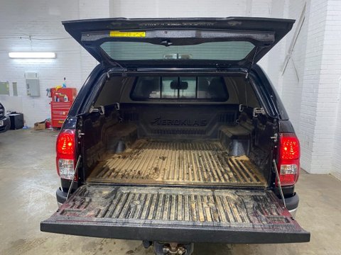 Toyota Hilux INVINCIBLE 4WD D-4D DCB 6