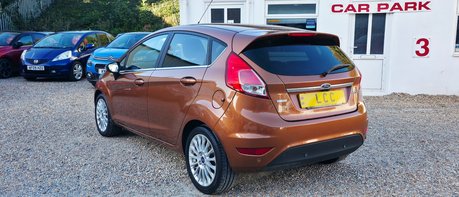 Ford Fiesta TITANIUM.. AUTOMATIC.. 6 SERVICES.. £35 ROAD TAX.. STUNNING EXAMPLE 1