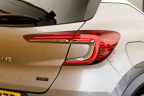 Renault Captur TECHNO E-TECH 9