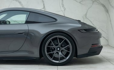 Porsche 911 GT3 TOURING (992) 38