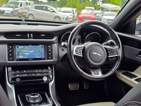 Jaguar XF 2.0d R-Sport Saloon 4dr Diesel Auto Euro 6 (s/s) (180 ps) 44