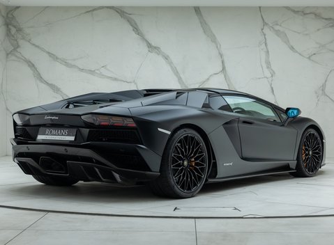 Lamborghini Aventador S LP 740-4 ROADSTER 8