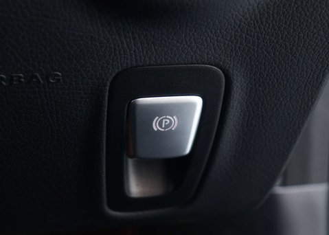 Mercedes-Benz E Class 2.0 E300h MHEV AMG Line Night Edition (Premium Plus) Coupe 2dr Petrol Hybri 39