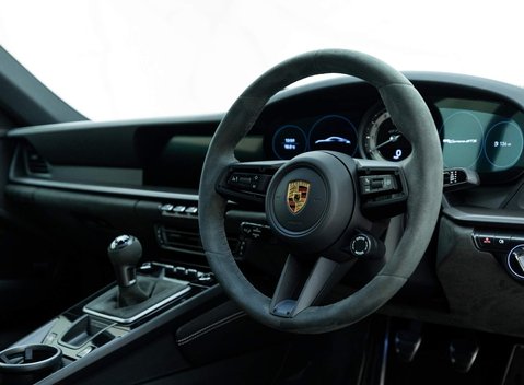 Porsche 911 Carrera GTS (992) 8