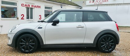 Mini Hatch COOPER.. 6 SERVICES.. ONLY £20 ROAD TAX.. STUNNING EXAMPLE 1