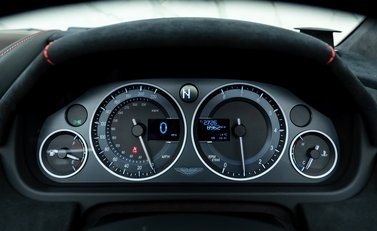 Aston Martin V12 Vantage S Roadster 20