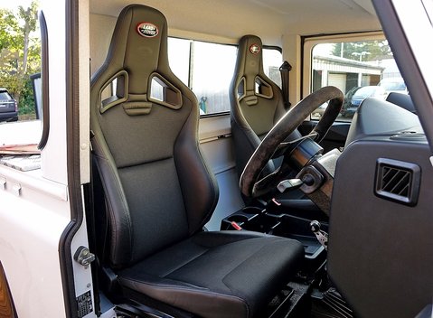 Land Rover Defender 90 Bowler Edition 12