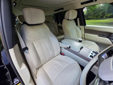 Land Rover Range Rover 3.0 Range Rover Autobiography D MHEV Auto 4WD 5dr 12