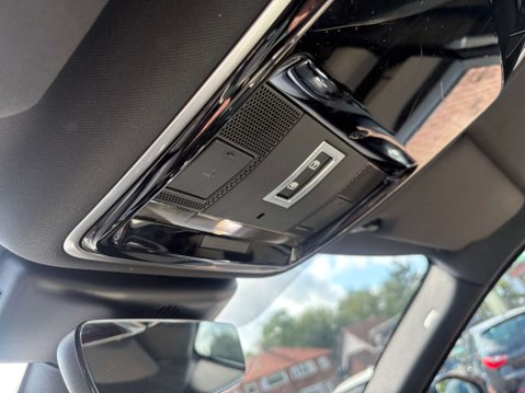 Land Rover Range Rover Velar 2.0 P250 R-Dynamic SE SUV 5dr Petrol Auto 4WD Euro 6 (s/s) (250 ps) 74