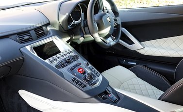 Lamborghini Aventador LP 700-4 25