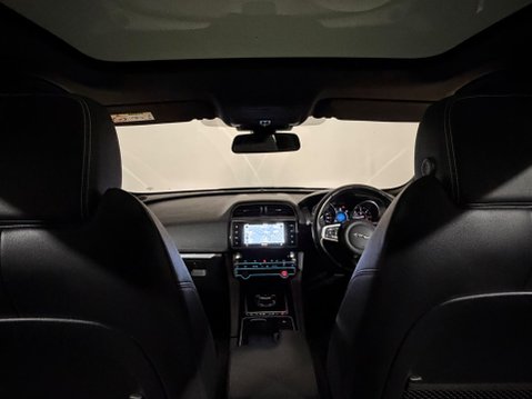 Jaguar F-Pace R-SPORT AWD 11