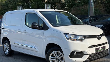 Toyota Proace City L1 DESIGN - NO VAT - AUTO - 1.5 DIESEL - REVERSE CAM - CARPLAY 