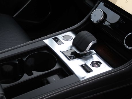 Jaguar F-Pace 2.0 F-Pace R-Dynamic Black D MHEV AWD Auto 4WD 5dr 