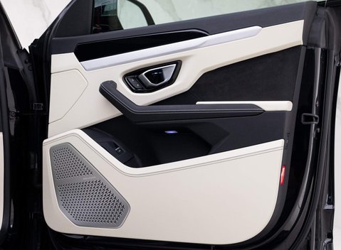 Lamborghini Urus V8 20