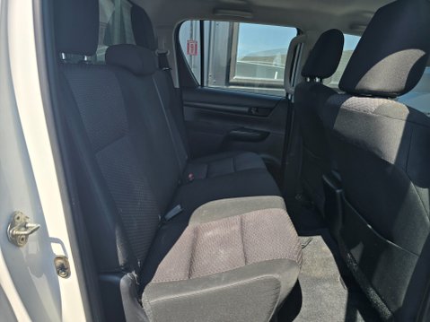 Toyota Hilux ACTIVE 4WD D-4D DCB 8