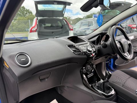 Ford Fiesta 1.6 TDCi ECOnetic Titanium Euro 5 (s/s) 5dr 21
