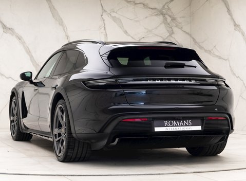 Porsche Taycan 4 Cross Turismo 3
