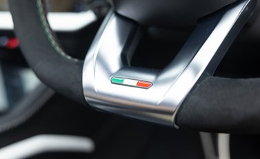 Lamborghini Urus SE 36