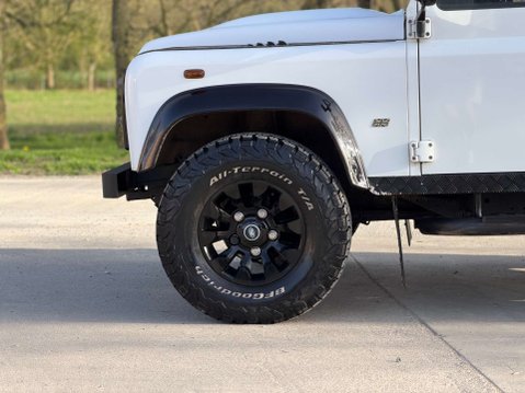 Land Rover Defender 2.2 Defender 90 Hard Top TD 4WD 5dr 21
