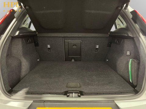 Volvo XC40 2.0 B3 MHEV Core SUV 5dr Petrol Hybrid DCT Auto Euro 6 (s/s) (163 ps) 21