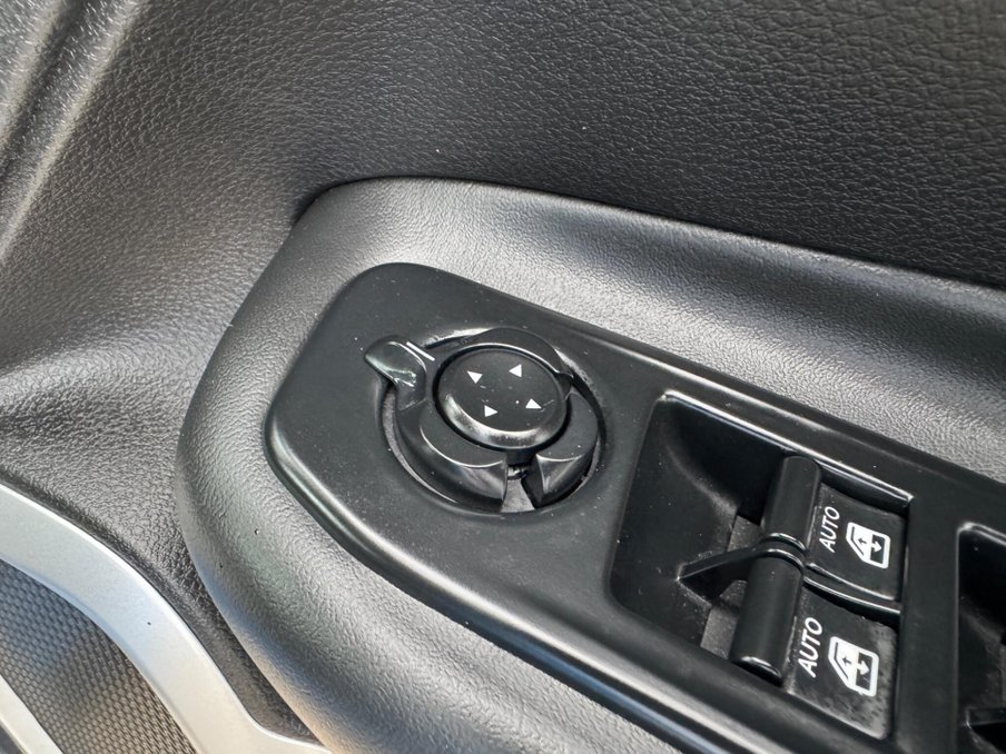 2016 Jeep Renegade — image 37
