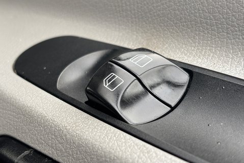 Mercedes-Benz Sprinter 313 Mwb Hr 4x4 Crew Van - Air Con 33