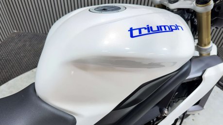 Triumph Street Triple 2013 ONLY 19K, QUICKSHIFTER, ARROW PIPE, NEW MOT 16