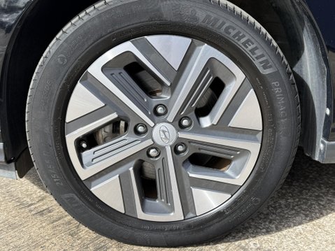 Hyundai KONA 39kWh Premium SUV 5dr Electric Auto (10.5kW Charger) (136 ps) 17