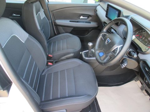 Dacia Sandero 1.0 TCe Comfort Euro 6 (s/s) 5dr 24