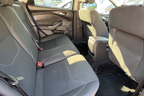 Ford Focus ZETEC 125BHP…1 PREVIOUS OWNER.. 8 MAIN DEALER SERVICES.. SAT NAV..BLUETOOTH 5