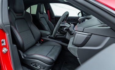 Porsche Macan GTS Electric 14