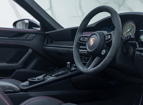 Porsche 911 Targa 4 GTS (992) 17