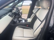 Land Rover Range Rover Velar 3.0 Range Rover Velar R-Dynamic SE D300 Auto 4WD 5dr 11