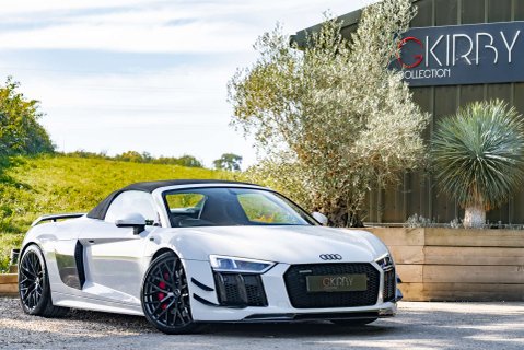 Audi R8 5.2 R8 Spyder Quattro V10 Semi-Auto 4WD 2dr 28
