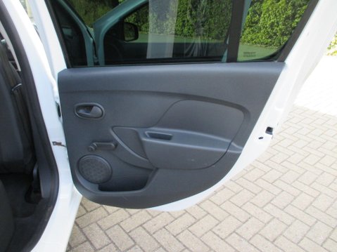 Dacia Sandero 1.0 SCe Ambiance Euro 6 5dr 39