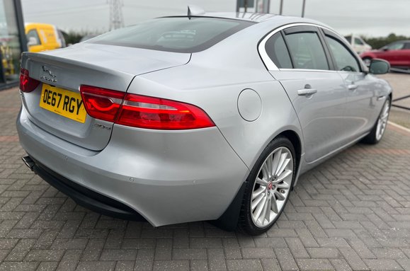 Jaguar XE 2.0 D PORTFOLIO AUTO 7